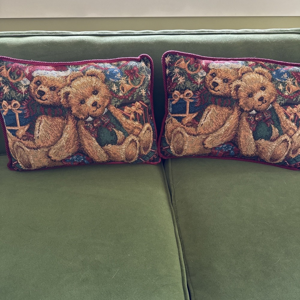Pair of 2 Tapestry Square 16" x 11" Pillows Christmas Teddy Bears And Toys EUC‎